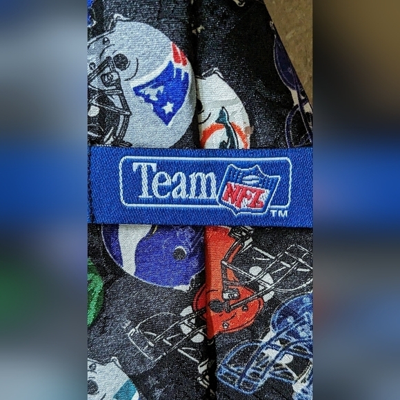 VTG Team NFL Black Helmet Neck Tie All Teams Made In USA (prior to name changes) - Picture 2 of 4